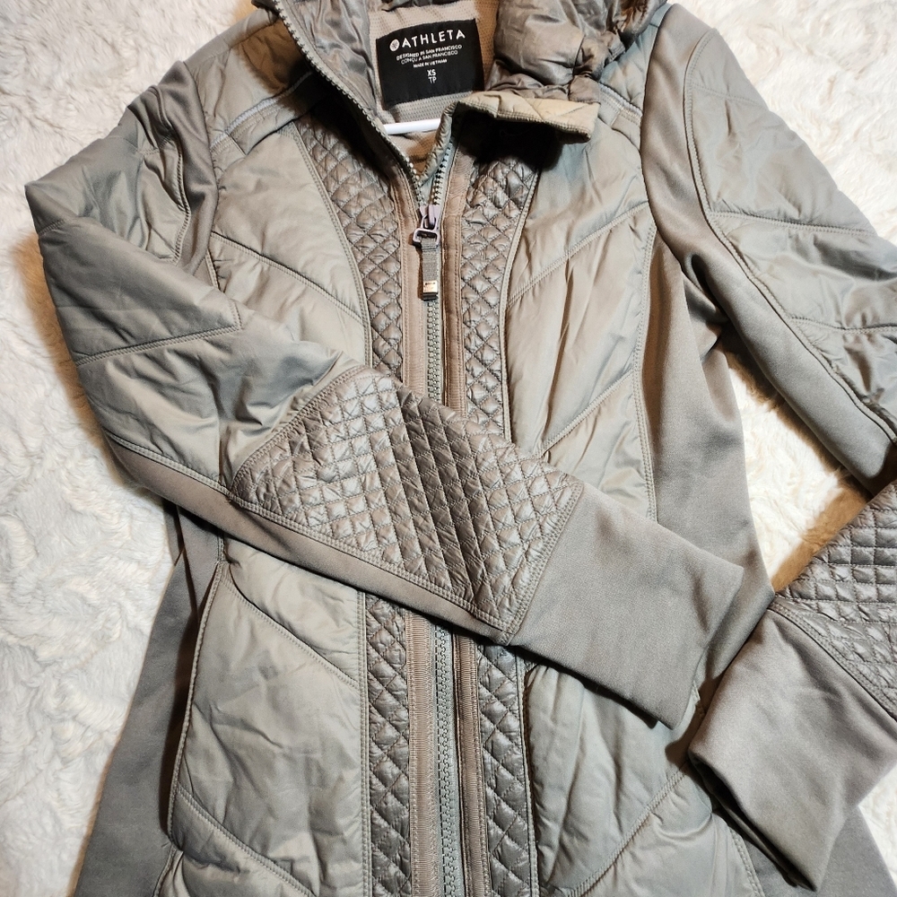 ATHLETA ROCK RIDGE PRIMALOFT PUFFER JACKET HOODED - Picture 5 of 10